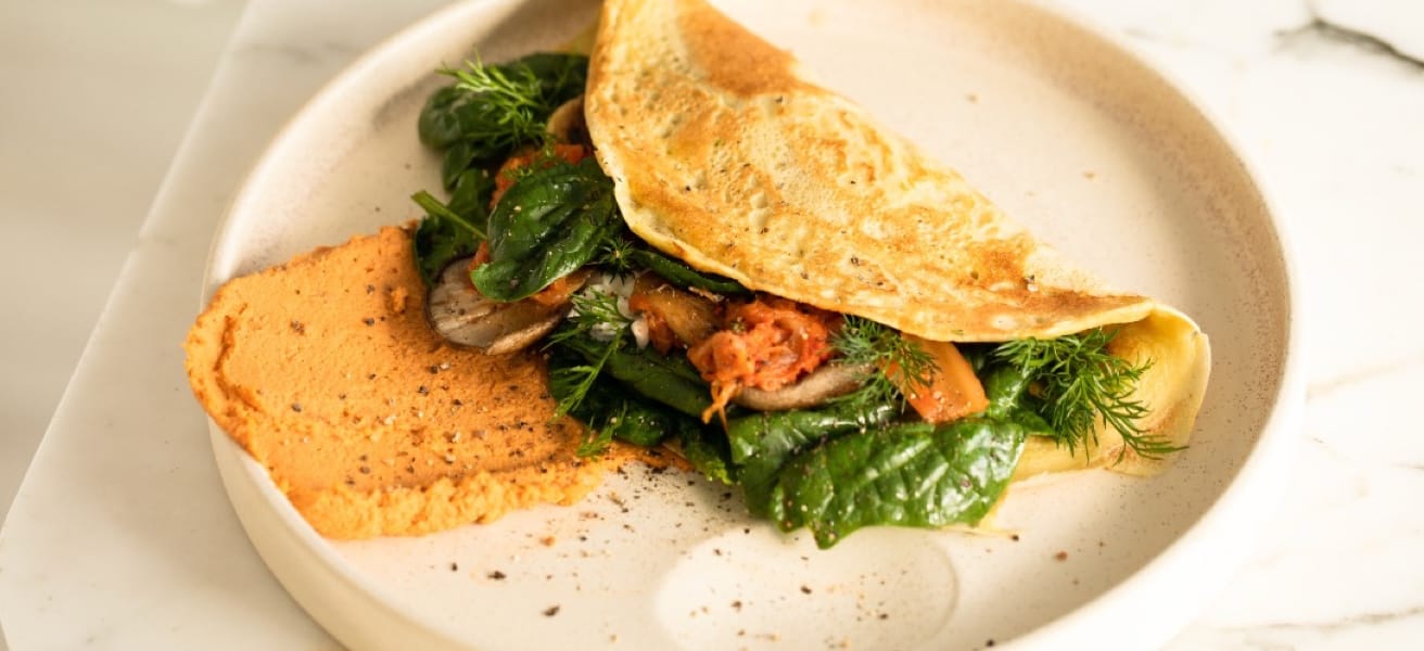 Picture of an omelette with spinach dressed in a plate